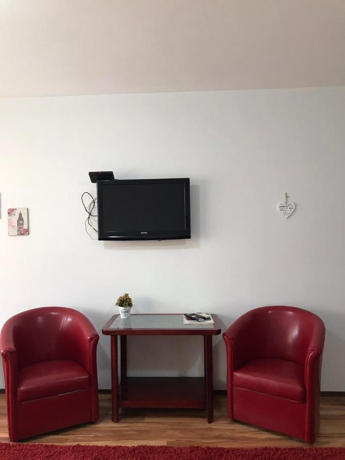 Hotel Tri "O" Topola Bagian luar foto