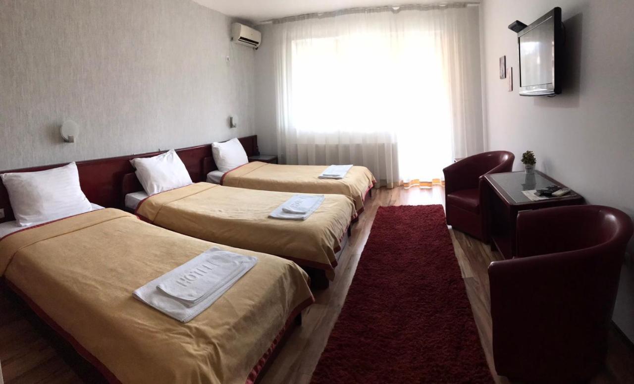 Hotel Tri "O" Topola Bagian luar foto