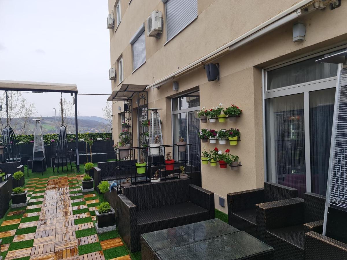 Hotel Tri "O" Topola Bagian luar foto