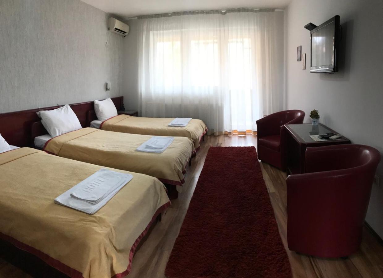 Hotel Tri "O" Topola Bagian luar foto
