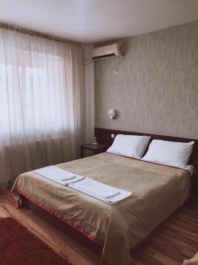 Hotel Tri "O" Topola Bagian luar foto