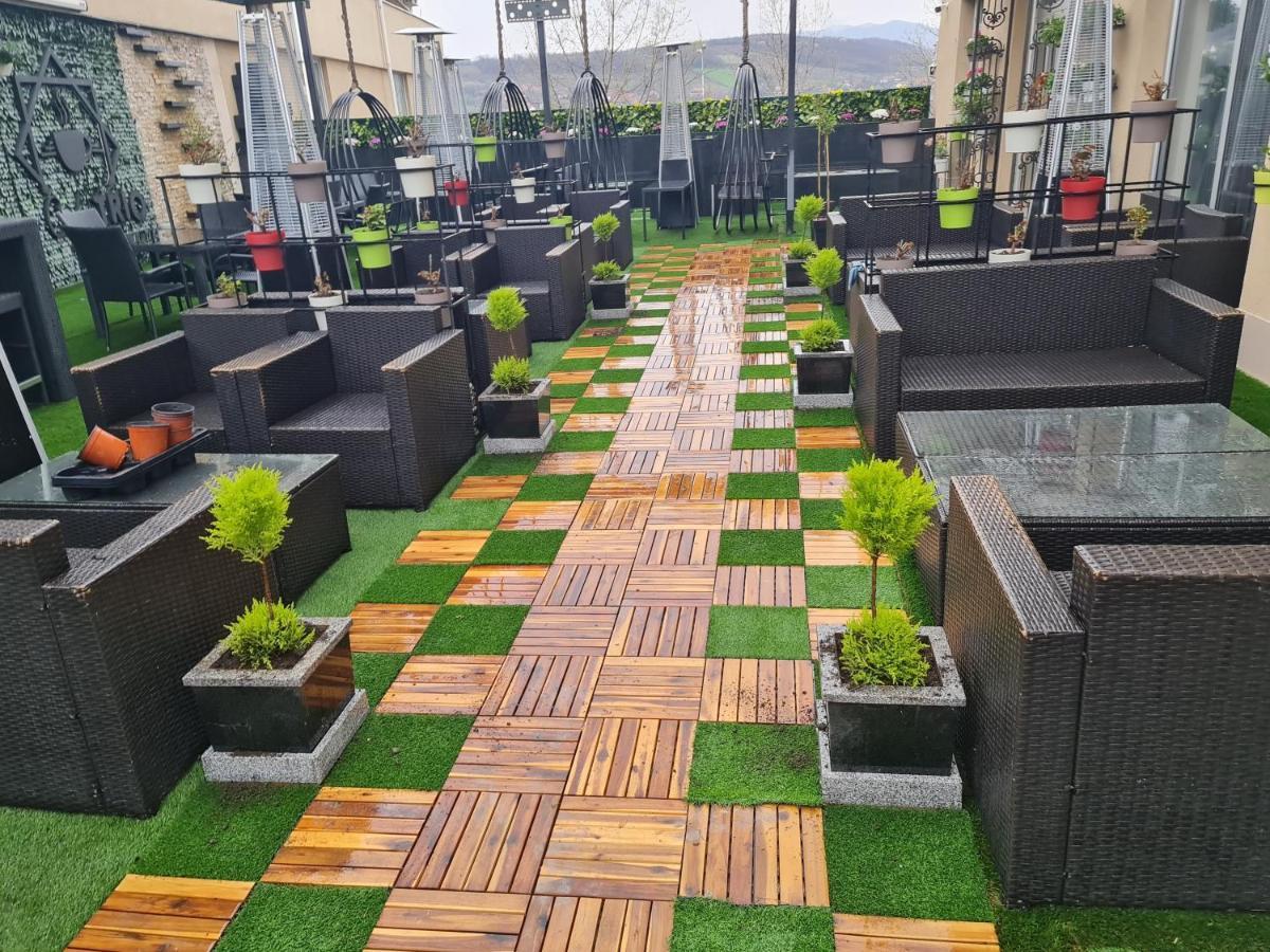 Hotel Tri "O" Topola Bagian luar foto
