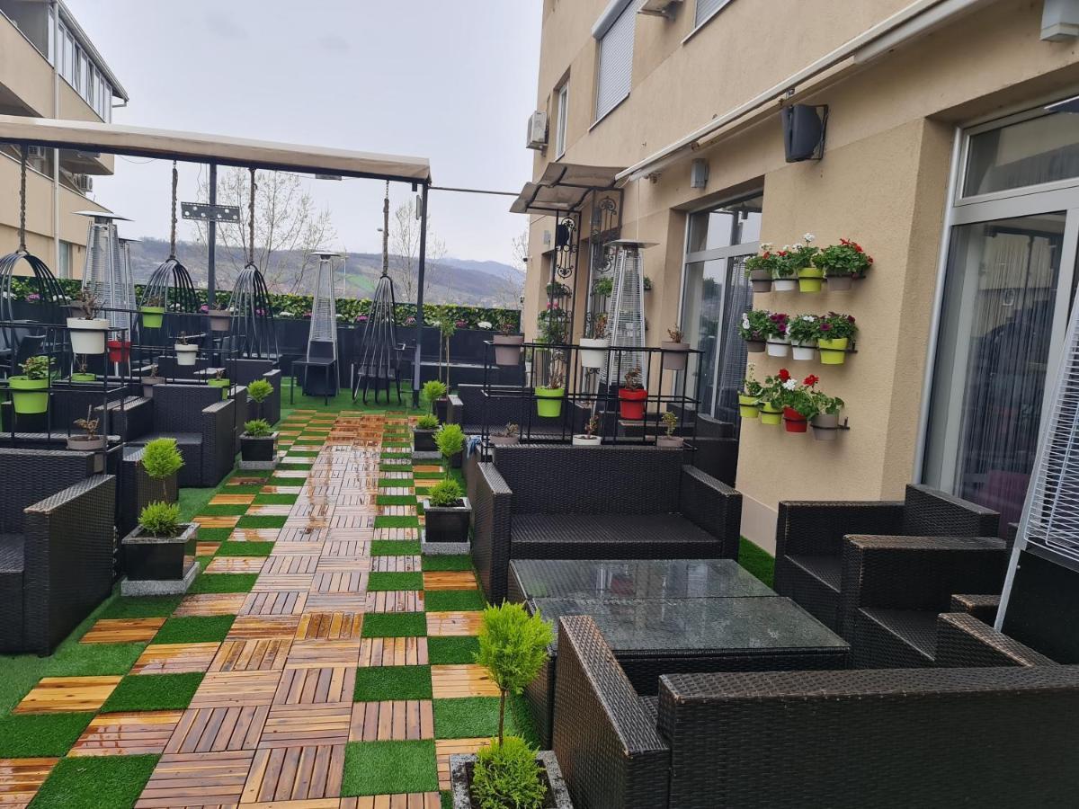 Hotel Tri "O" Topola Bagian luar foto