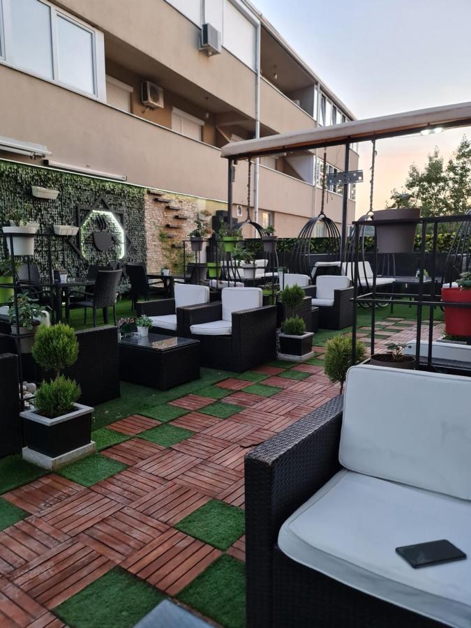 Hotel Tri "O" Topola Bagian luar foto