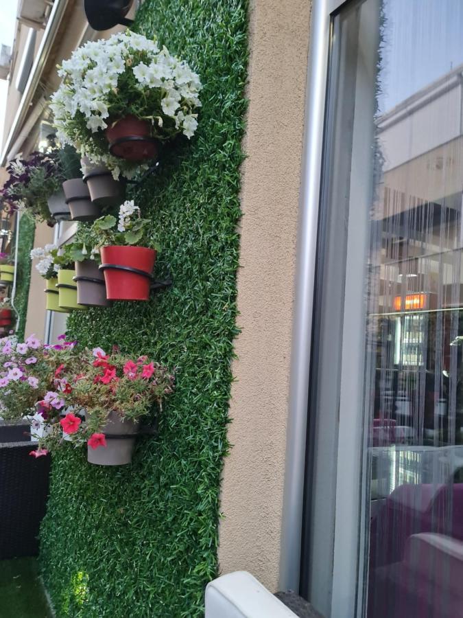 Hotel Tri "O" Topola Bagian luar foto