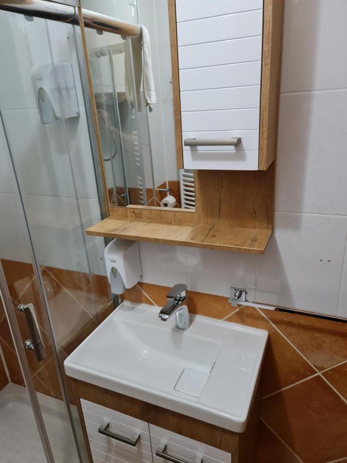 Hotel Tri "O" Topola Bagian luar foto