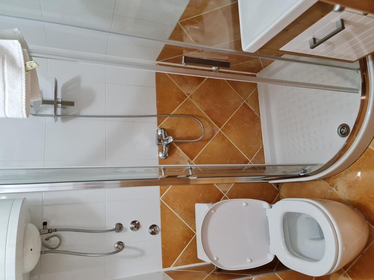 Hotel Tri "O" Topola Bagian luar foto