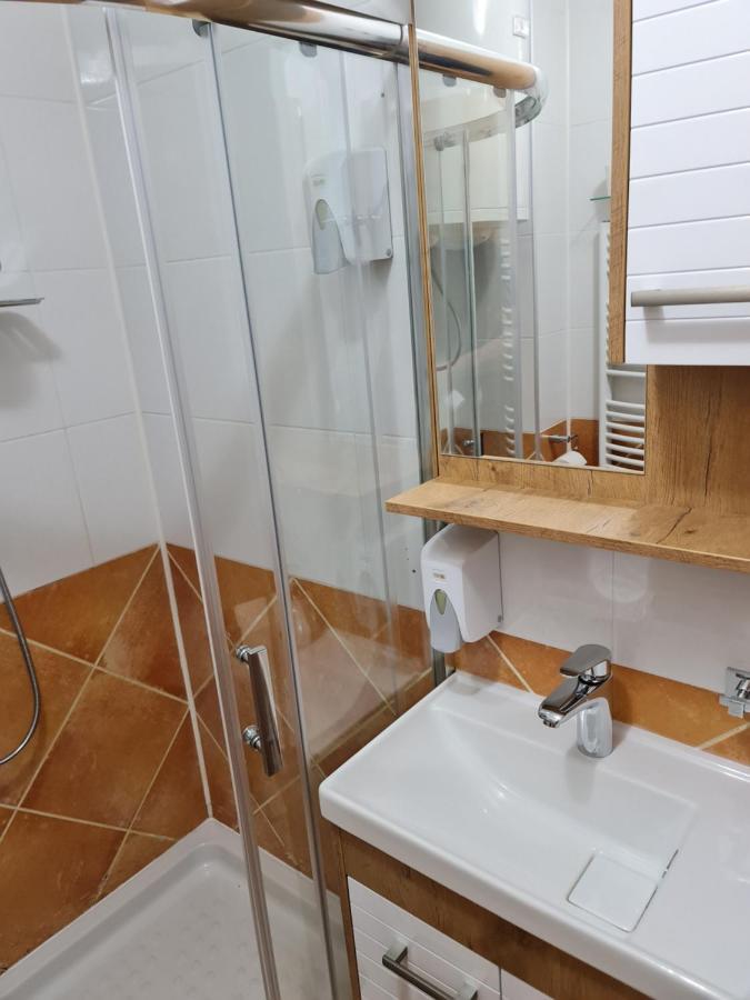 Hotel Tri "O" Topola Bagian luar foto