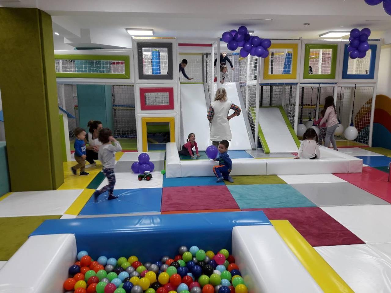 Hotel Tri "O" Topola Bagian luar foto