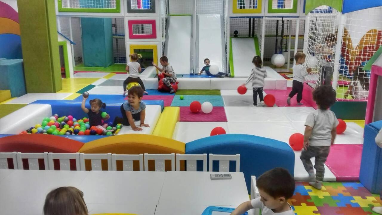 Hotel Tri "O" Topola Bagian luar foto