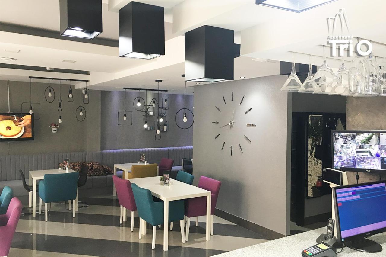 Hotel Tri "O" Topola Bagian luar foto